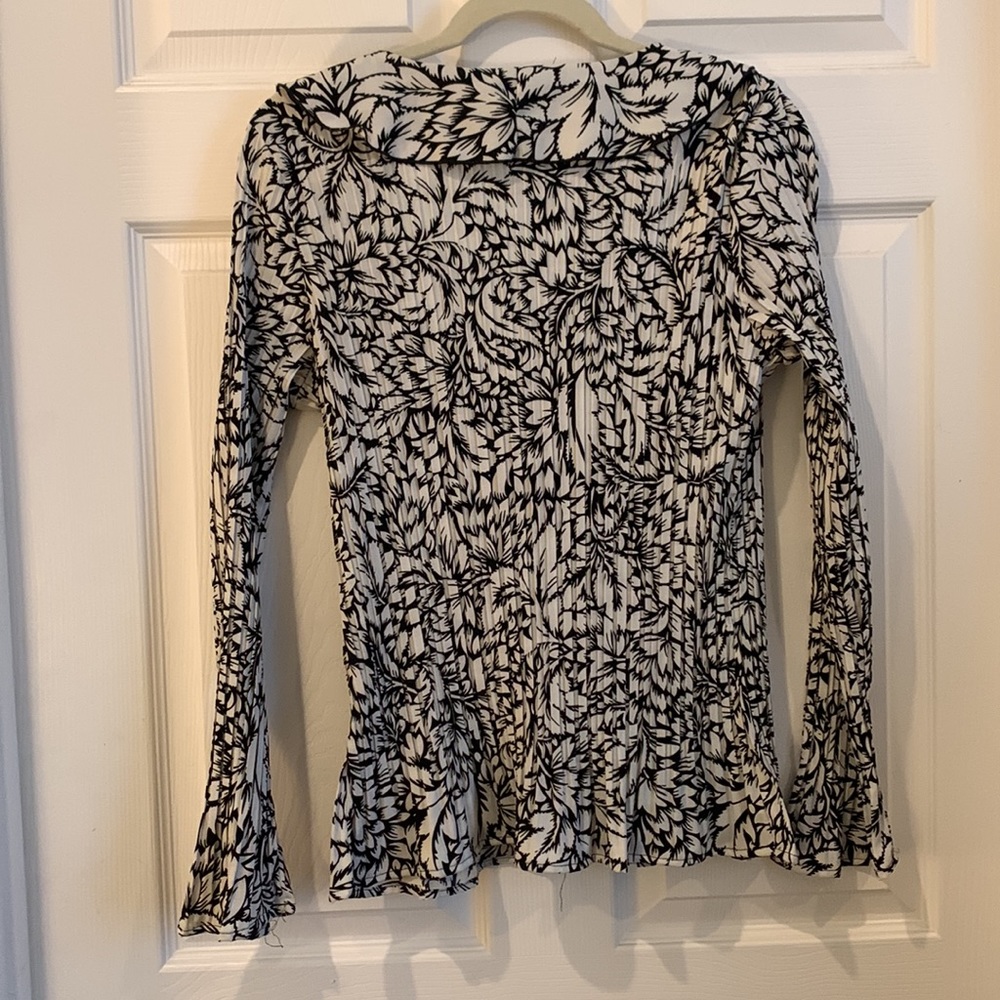 Beautiful Bodycon Blouse - Picture 3 of 4